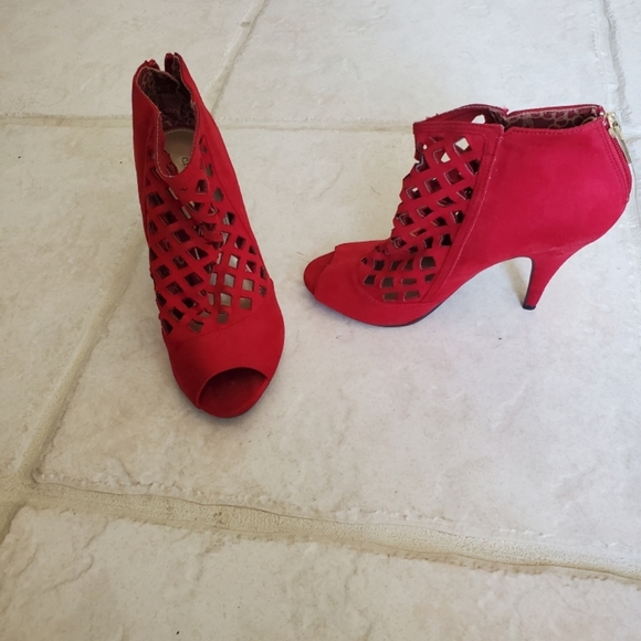 Christian Siriano Red open toed booties - Picture 1 of 1
